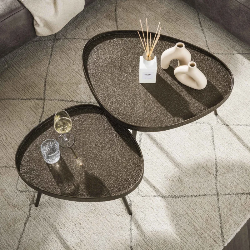Couchtisch Set aus 2 dreieckig / Bronzefarbenes Liquid Metal