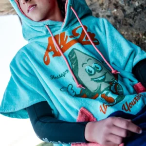 ETHAN JUNIOR SURFEUR A LA PLAGE HOSSEGOR AVEC PONCHO JUNIOR MASKOT